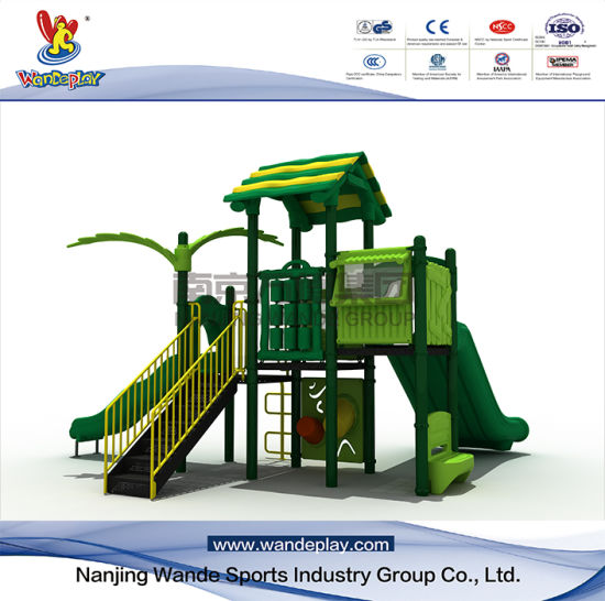 Amusement Tree House Playset dans la cour avec toboggans